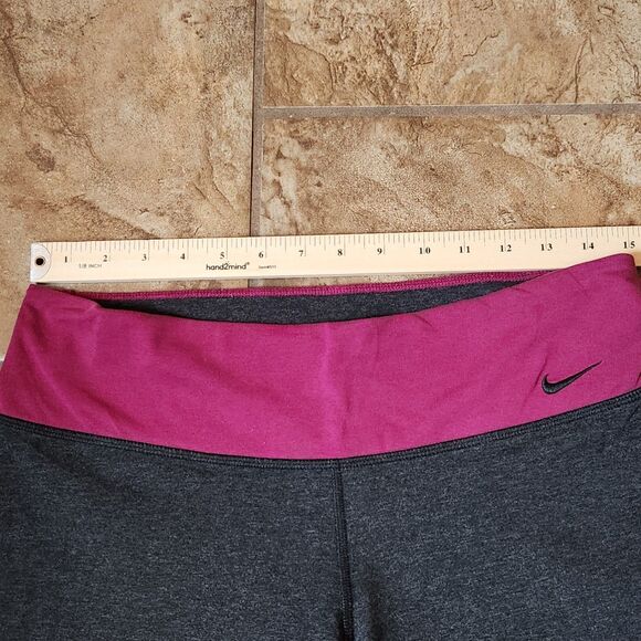 9-Piece Women’s Medium Athletic Bottoms – Pants & Capris Bundle - Picture 5 of 13